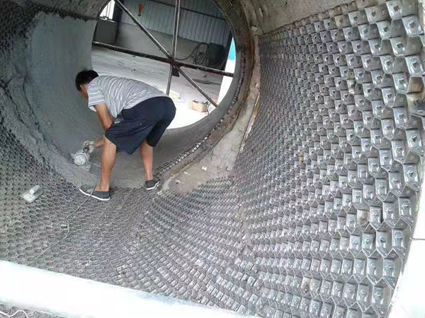陶瓷铠装管道生产中